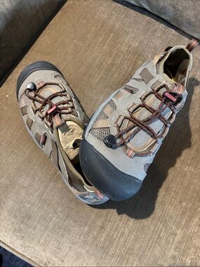 LIKE NEW Keen Men's GreyBrown Hiking Boots with Red Accents